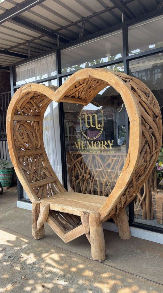 Aero Amour Bench